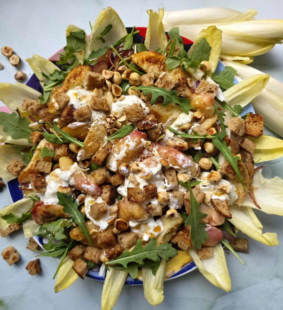 Witlofsalade met gegrilde perzik