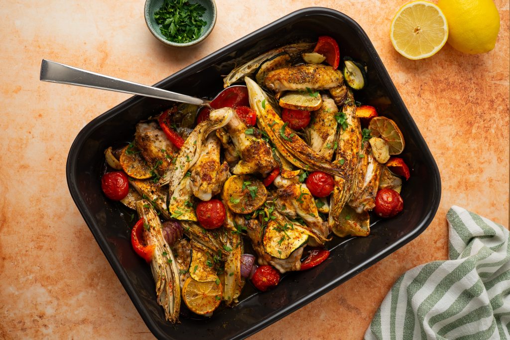 Groente tray bake met witlof en kip