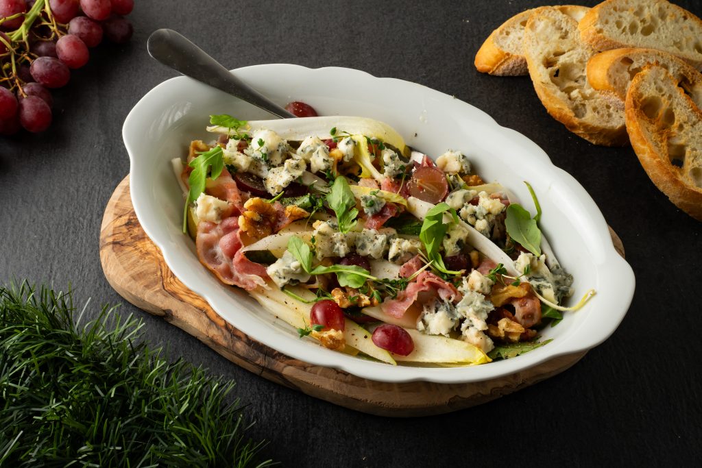 Witlof salade met peer en blauwe kaas