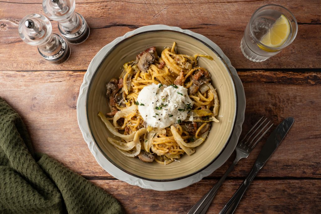 Pasta met witlof en burrata